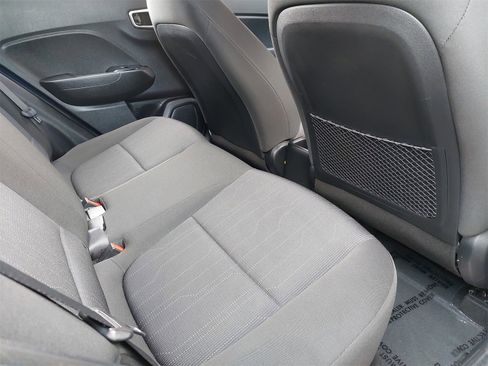 Used 2022 Hyundai Venue SE image 11