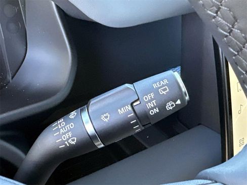 New 2026 Land Rover Defender 130 X-Dynamic SE image 30