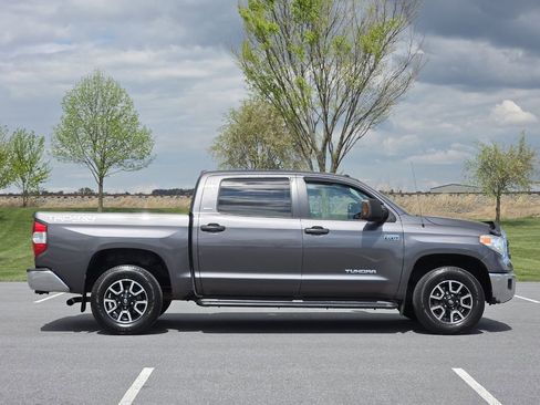 Used 2015 Toyota Tundra SR5 w/ TRD Off Road Package AWD/4WD image 9
