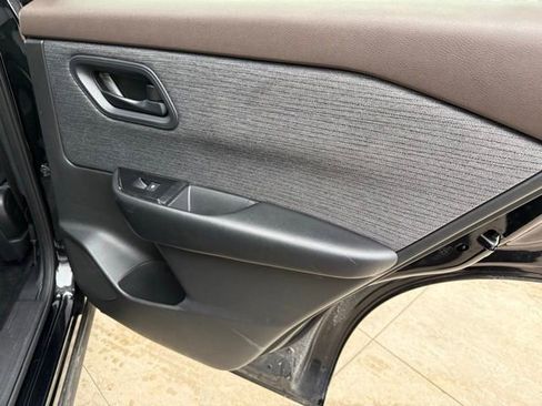 Used 2023 Nissan Rogue S image 27