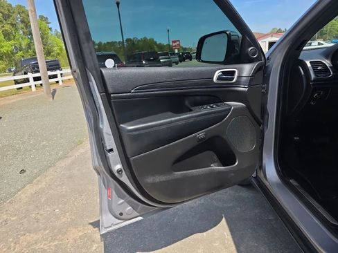 Used 2020 Jeep Grand Cherokee Limited w/ Luxury Group II image 44