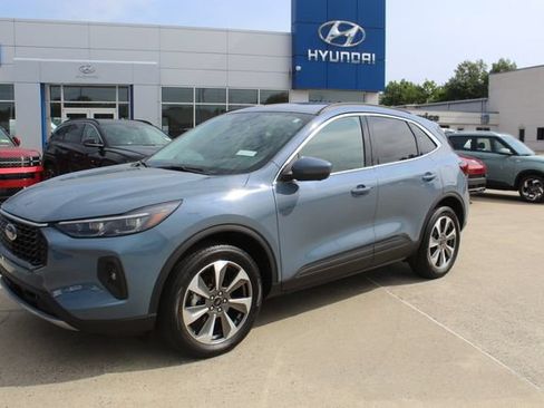 Used 2024 Ford Escape Platinum AWD/4WD image 1