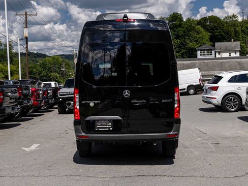 Used 2024 Mercedes-Benz Sprinter 2500 image 5