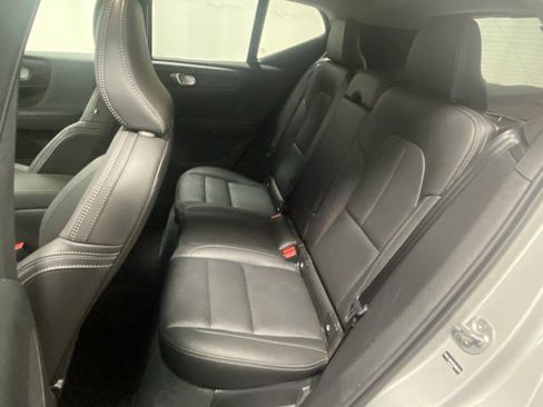 Used 2025 Volvo XC40 B5 Plus image 14