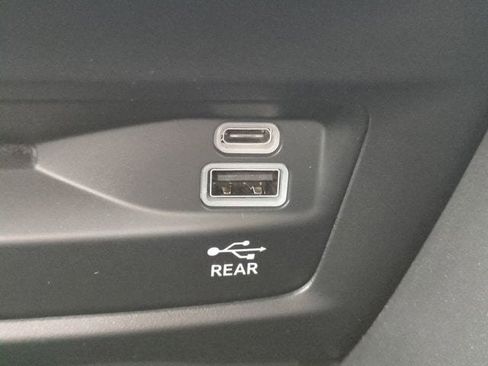 New 2026 Chrysler Pacifica Pinnacle w/ Trailer Tow Group FWD image 23