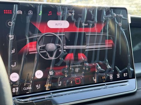New 2026 Volkswagen Tiguan SE FWD image 19