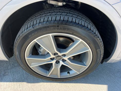 Certified 2025 Audi Q5 2.0T Premium w/ Convenience Plus Package image 12