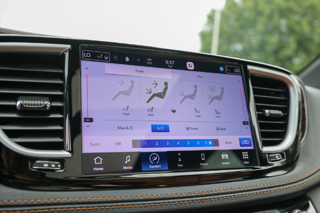 Used 2022 Chrysler Pacifica Pinnacle AWD/4WD image 16