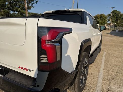 New 2024 Chevrolet Silverado EV RST image 9