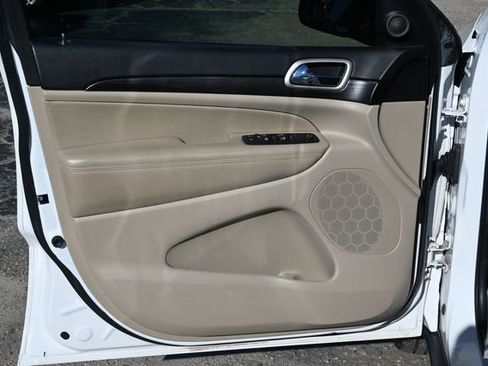 Used 2020 Jeep Grand Cherokee Laredo image 10