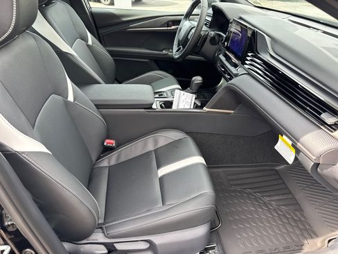 Used 2026 Toyota Camry SE w/ Convenience Package FWD image 16