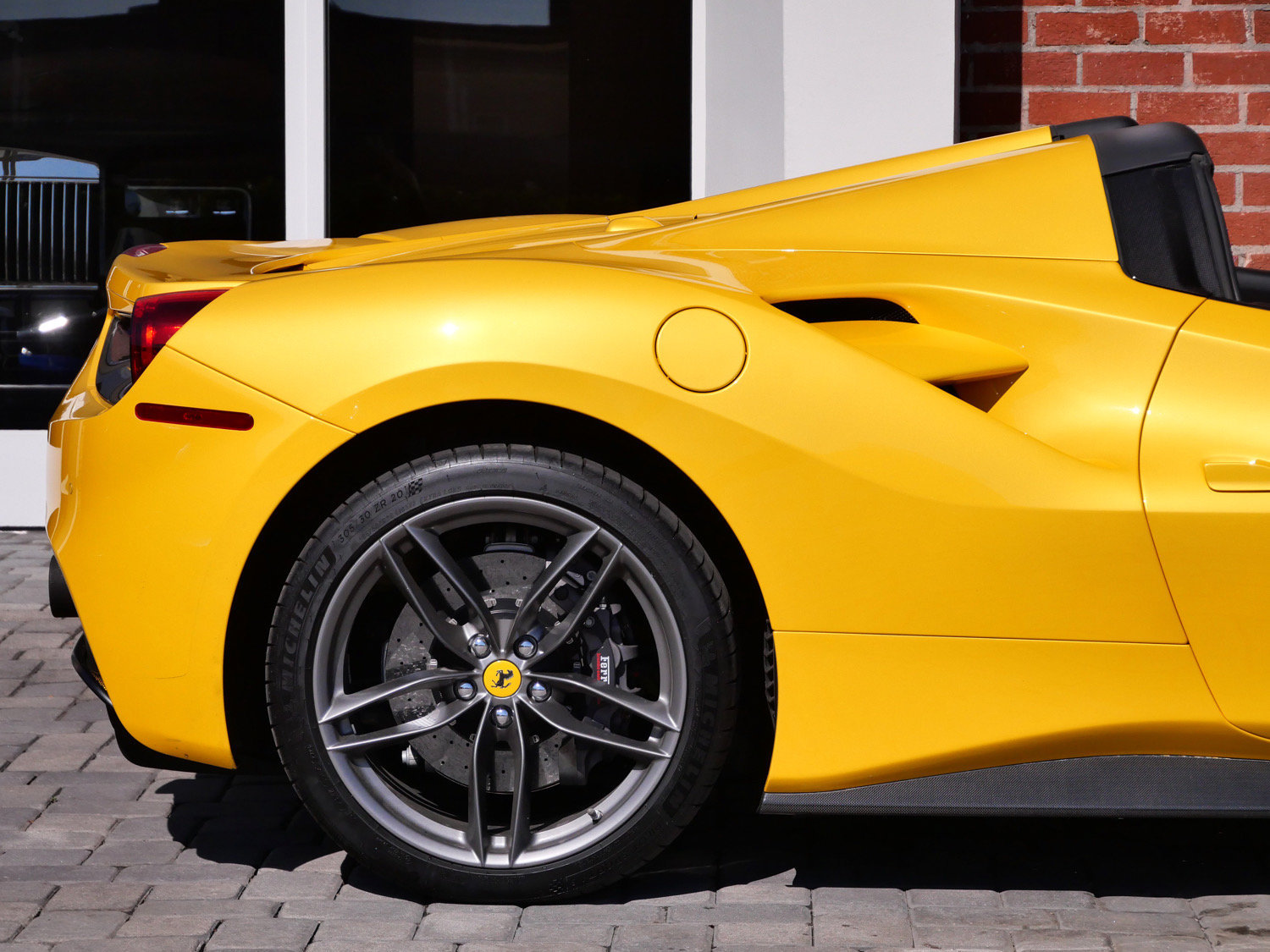 Used 2018 Ferrari 488 Spider RWD image 13