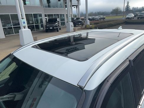 Used 2022 Toyota Highlander Platinum image 9