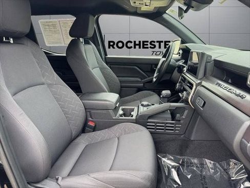 Certified 2025 Toyota Tacoma SR5 AWD/4WD image 76