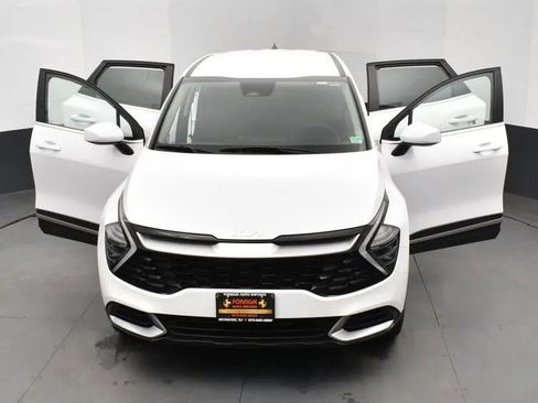 Used 2025 Kia Sportage LX image 10