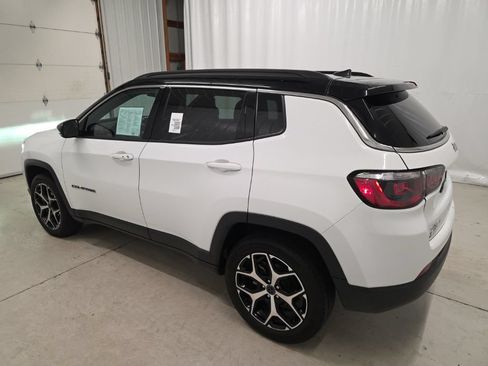 Used 2025 Jeep Compass Limited AWD/4WD image 3