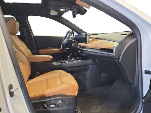 Used 2024 Cadillac XT4 Premium Luxury w/ Technology Package image 27