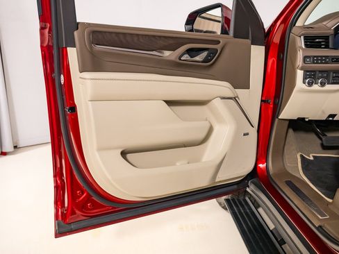 Used 2023 GMC Yukon Denali w/ Denali Reserve Package image 16