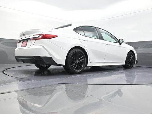 Used 2026 Toyota Camry SE FWD image 37