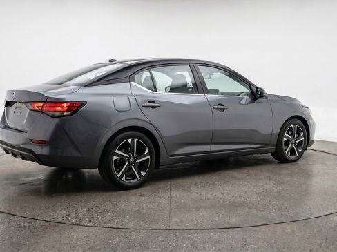 Used 2025 Nissan Sentra SV FWD image 9