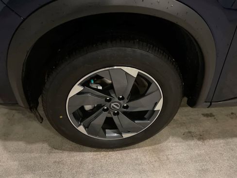 Used 2024 Nissan Rogue SV image 10