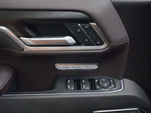 Used 2025 GMC Sierra 1500 Denali w/ Denali Reserve Package AWD/4WD image 12