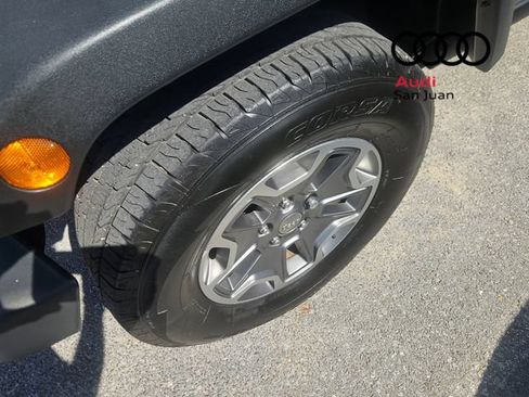 Used 2017 Jeep Wrangler Unlimited Rubicon w/ Connectivity Group AWD/4WD image 5