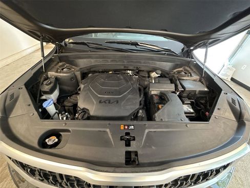 Used 2024 Kia Telluride EX w/ EX Captain's Chair Package AWD/4WD image 18