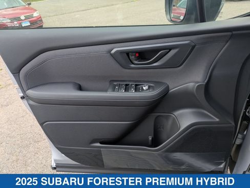 Used 2025 Subaru Forester Premium AWD/4WD image 12
