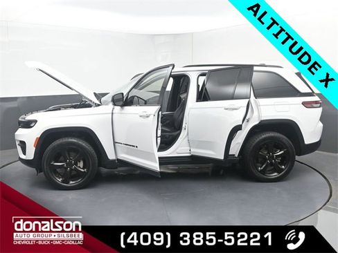 Used 2023 Jeep Grand Cherokee Altitude image 22