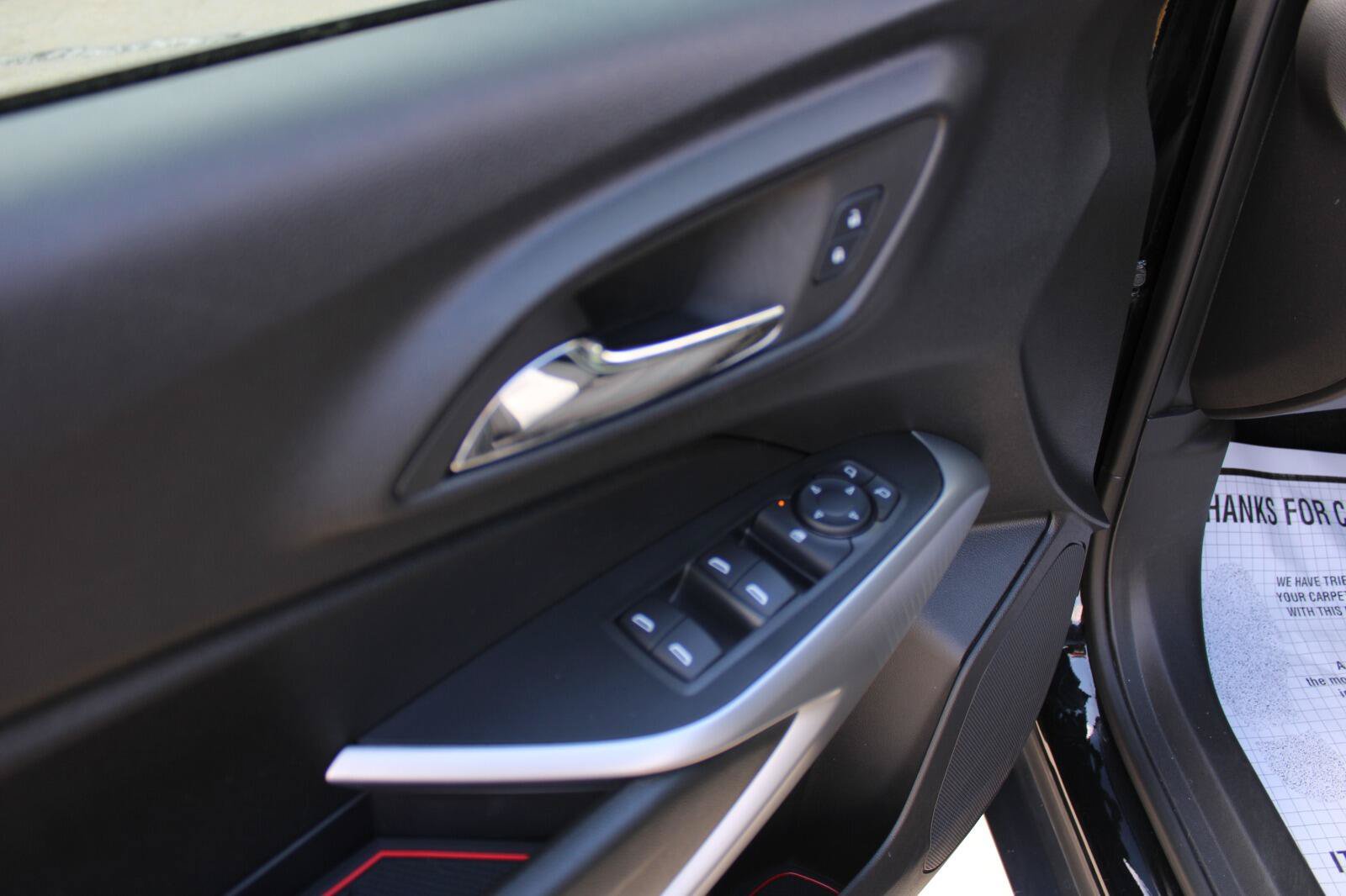 Used 2024 Chevrolet Trax RS FWD image 11