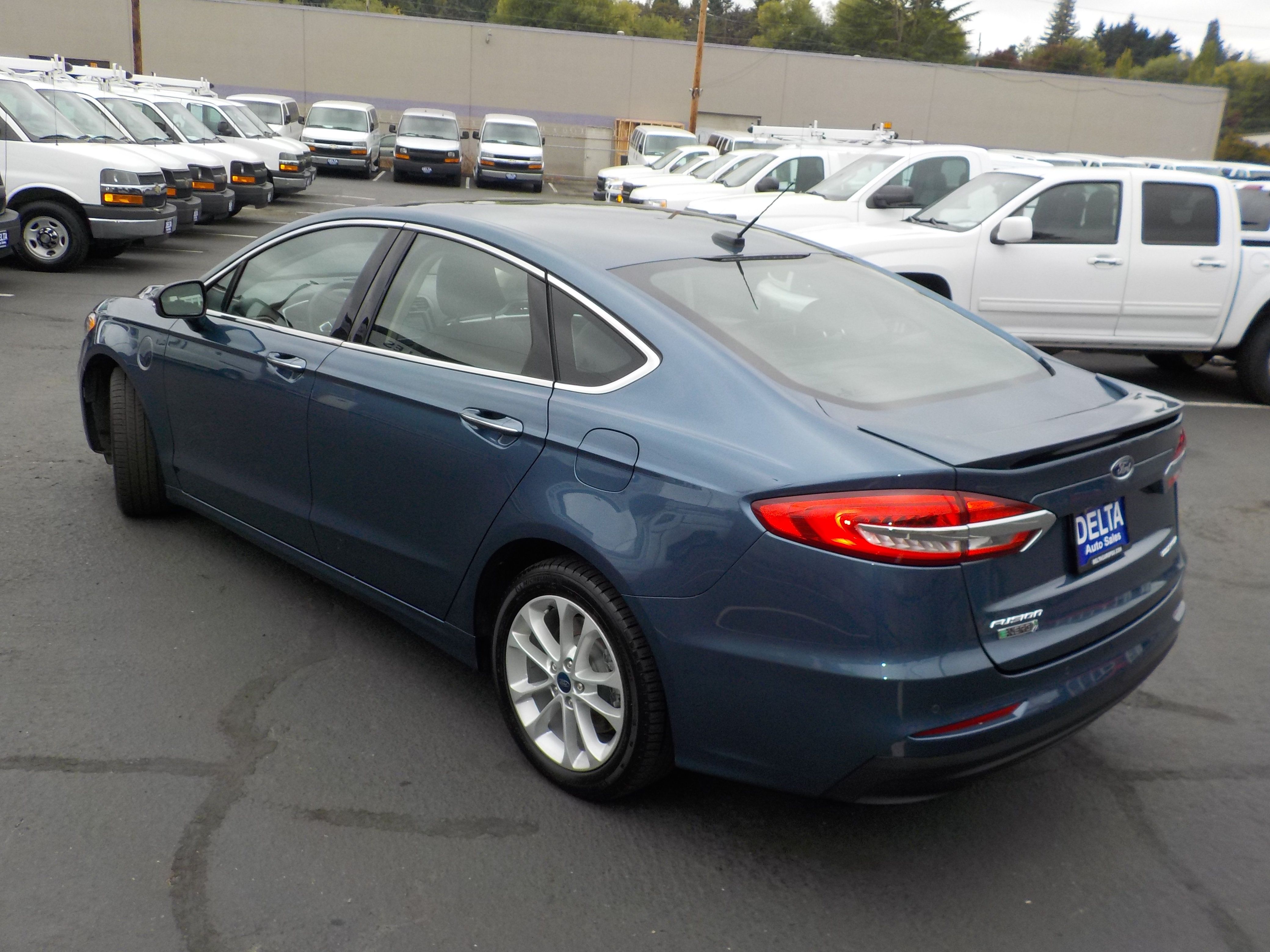 Used 2019 Ford Fusion Energi Titanium FWD image 6