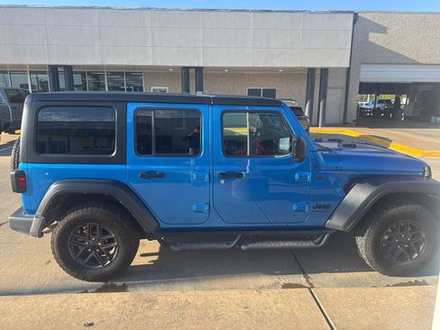 Used 2024 Jeep Wrangler Sport S image 8