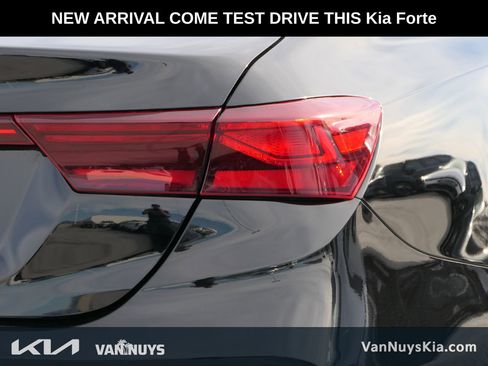 Used 2023 Kia Forte LXS w/ LXS Technology Package image 3