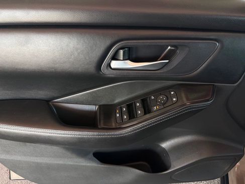Certified 2024 Nissan Rogue SV FWD image 20
