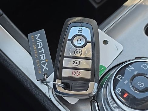 Used 2024 Ford Edge SEL w/ Convenience Package image 6