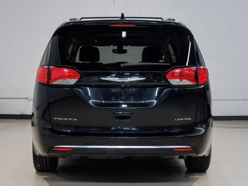 Used 2020 Chrysler Pacifica Limited FWD image 16