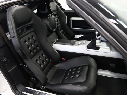 Used 2005 Ford GT RWD image 23