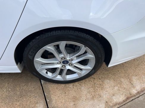 Used 2020 Ford Fusion SEL image 25