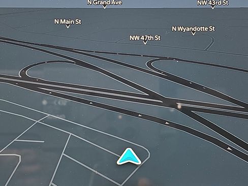 Used 2025 Chrysler Pacifica Limited image 29