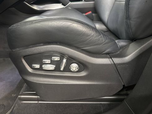 Used 2021 Porsche Cayenne Turbo image 12