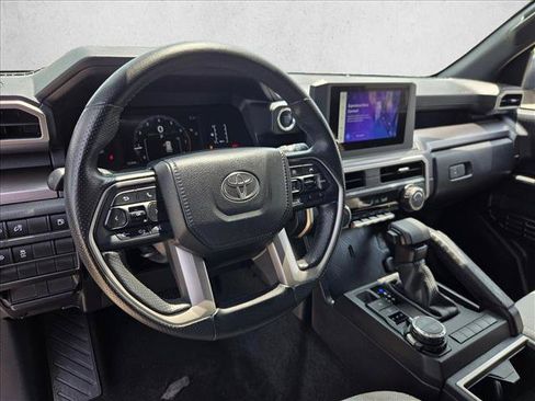 Used 2025 Toyota 4Runner SR5 AWD/4WD image 10