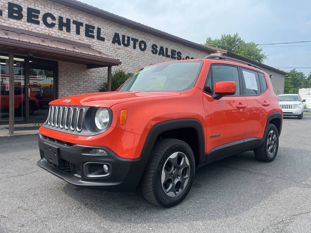 Used 2015 Jeep Renegade Latitude AWD/4WD image 2