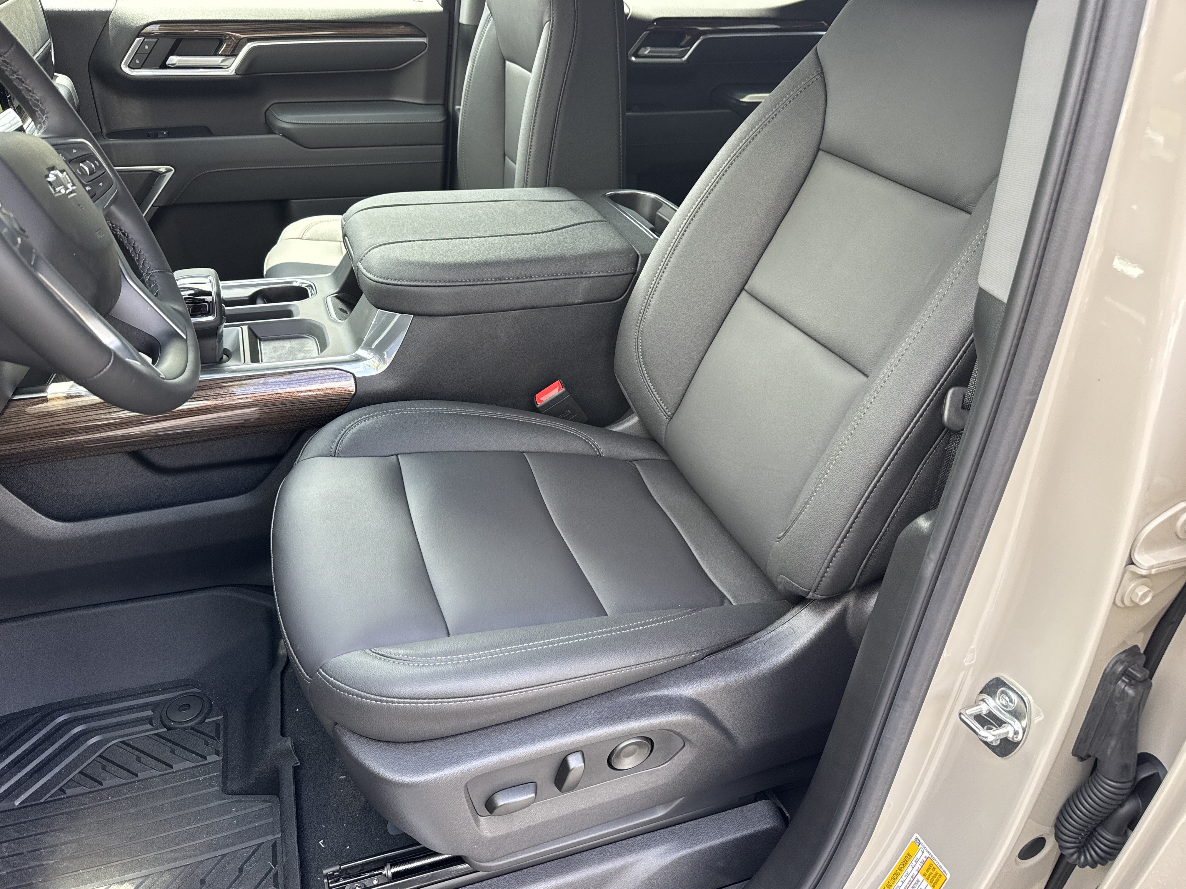New 2026 Chevrolet Silverado 1500 RST w/ RST All Star Premium Package AWD/4WD image 9