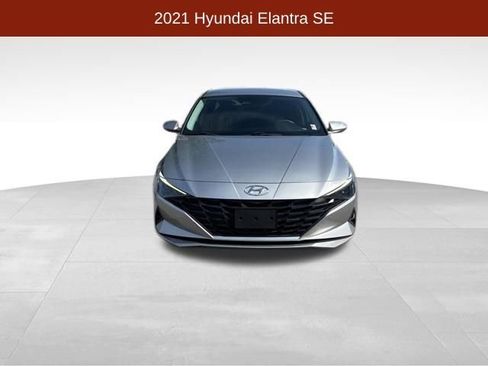 Used 2021 Hyundai Elantra SE FWD image 2