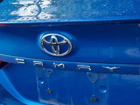 Used 2019 Toyota Camry SE FWD image 5