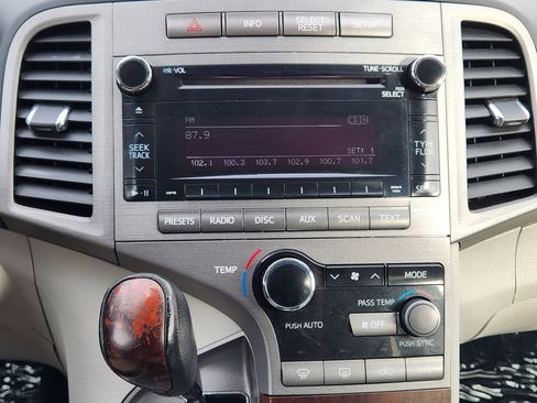 Used 2010 Toyota Venza Base image 19