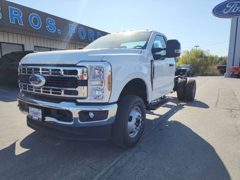 New 2024 Ford F350 XL w/ Snow Plow Prep Package AWD/4WD image 2