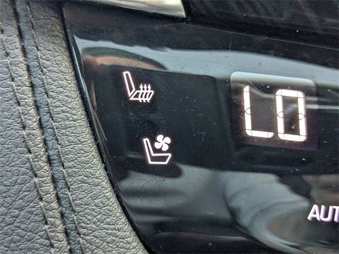 Used 2022 Cadillac XT6 Premium Luxury w/ Technology Package image 26