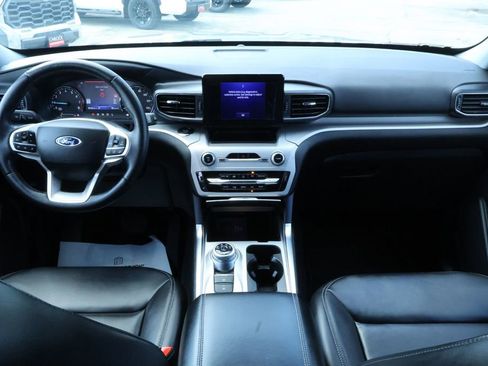 Used 2023 Ford Explorer XLT w/ Equipment Group 202A image 7